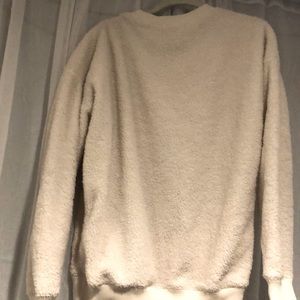 Sherpa material crewneck cream color